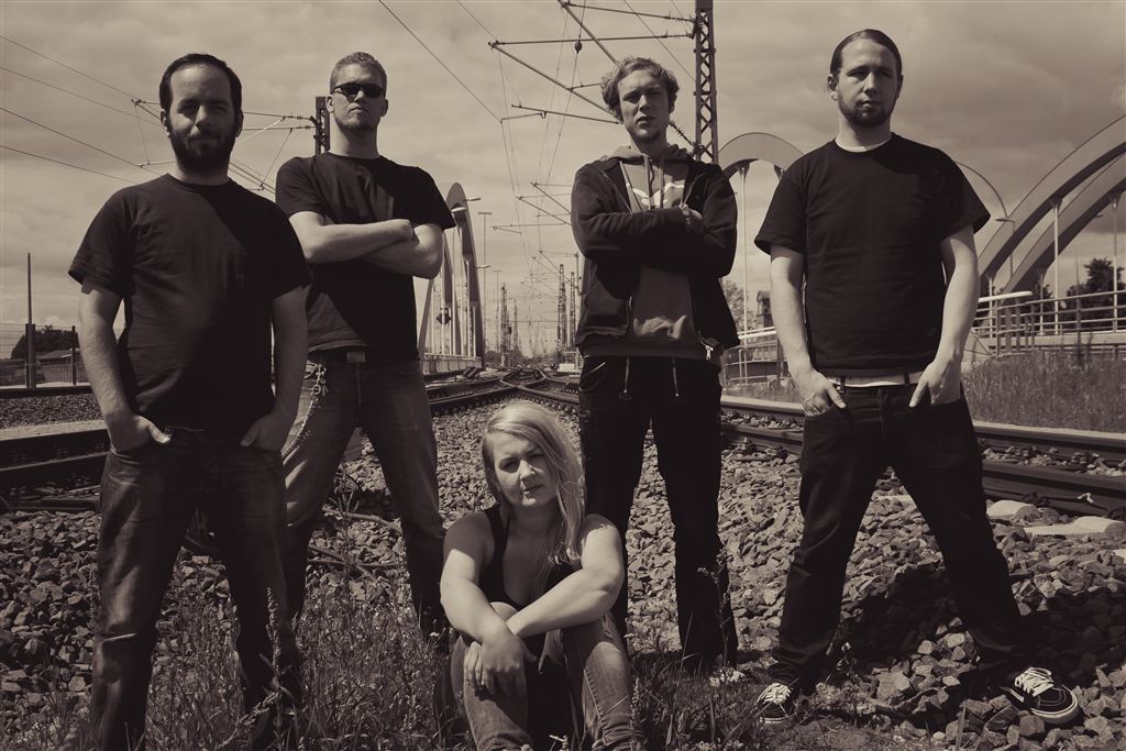 NEWS : A MILLION MILES sign deal with Abandon Records