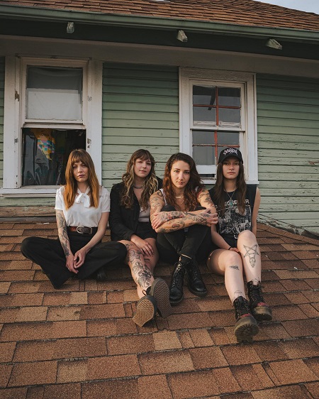 BLACKWATER HOLYLIGHT - An Interview with Sunny Faris