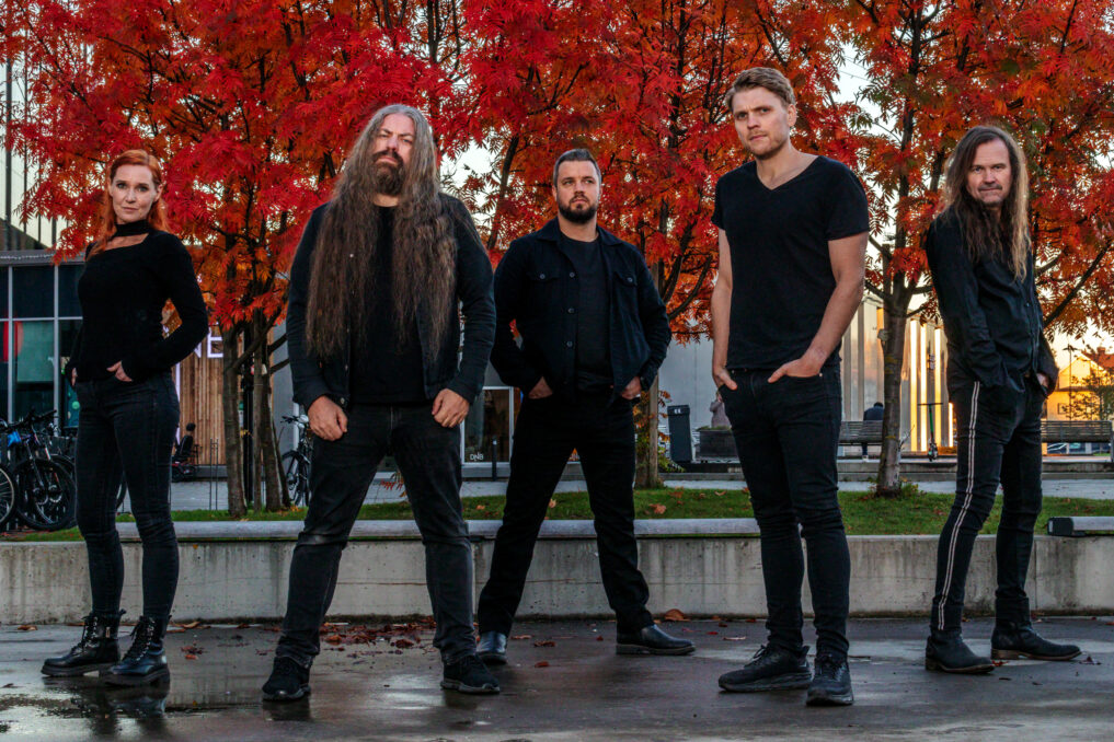 Hollow Peak. Photo by Rune Baashus.