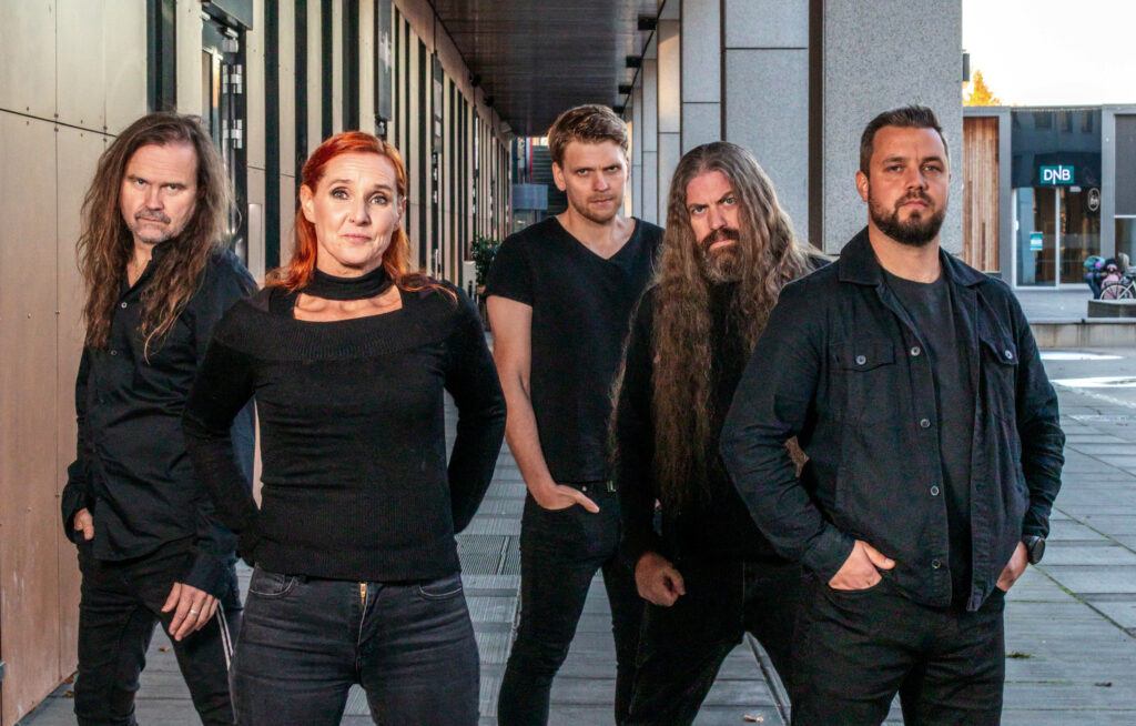 Hollow Peak. Photo by Rune Baashus.
